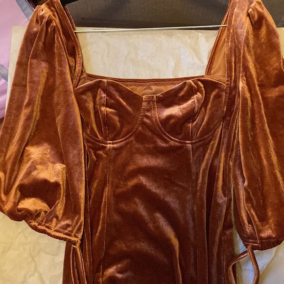 Velvet sweetheart mini dress - Picture 5 of 6